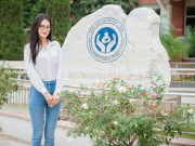 Sao Việt - Người đẹp Miss World Việt Nam 2022 Bùi Khánh Linh giản dị đi phát cháo