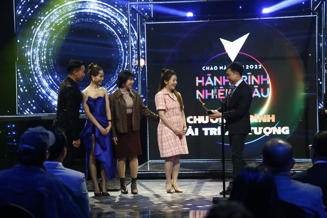 Cuộc hẹn cuối tuần là một chương trình giải trí thú vị, được phát sóng trên VTV3. Không những có rating cao ngất mà còn 2 năm liền giành được giải thưởng Chương trình Giải trí ấn tượng - VTV Awards.