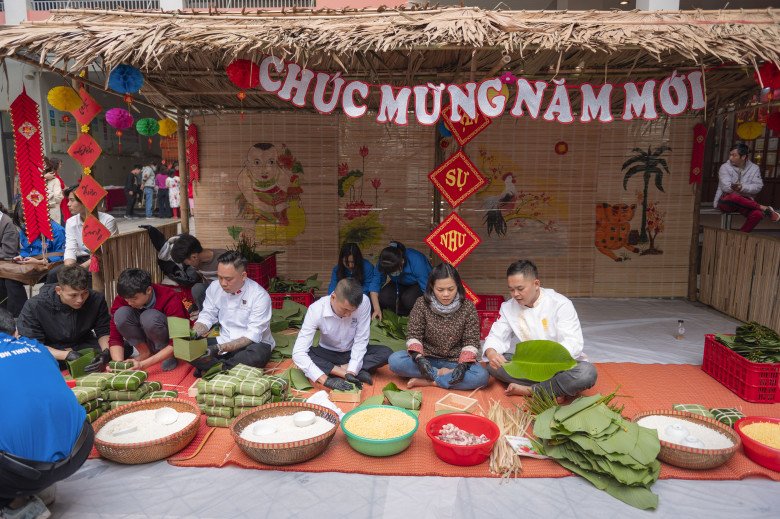 Chỉ 2 ngày nữa là Tết, hình ảnh gói bánh chưng ngập mạng xã hội, ai chưa kịp về quê chắc sẽ nao lòng! - 7