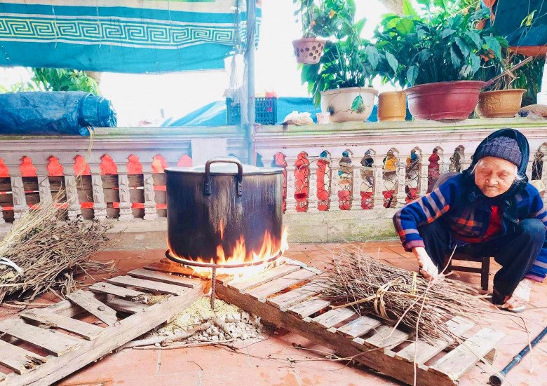 Chỉ 2 ngày nữa là Tết, hình ảnh gói bánh chưng ngập mạng xã hội, ai chưa kịp về quê chắc sẽ nao lòng! - 3