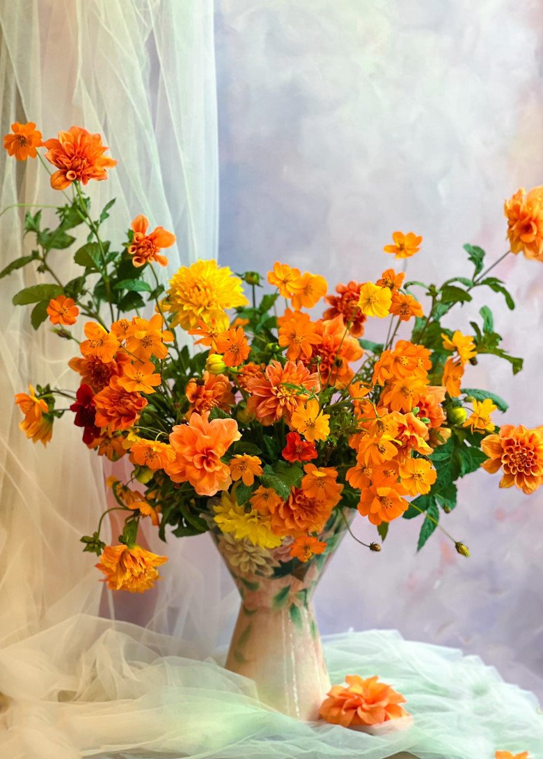 Con dâu làng gốm Bát Tràng gợi ý những bình hoa đẹp mê, dưỡng hoa nở bung tươi rót suốt mấy ngày Tết - 11