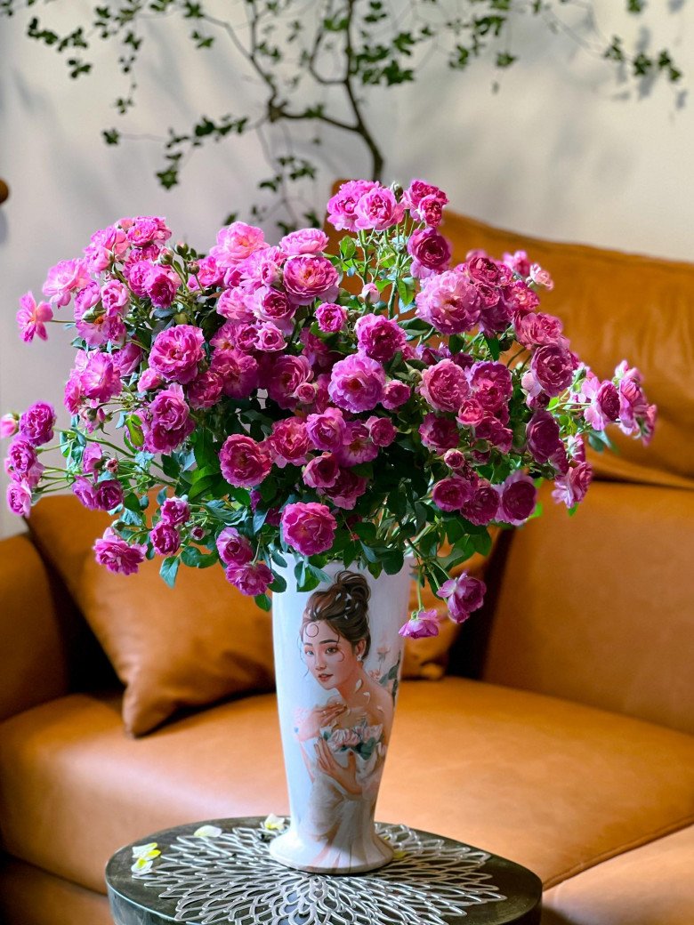 Con dâu làng gốm Bát Tràng gợi ý những bình hoa đẹp mê, dưỡng hoa nở bung tươi rót suốt mấy ngày Tết - 16