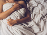 Sức khỏe - Vợ nhiều lần mơ thấy cảnh ân ái, một đêm tỉnh dậy phát hiện chồng đang làm điều kinh hãi bên dưới cơ thể
