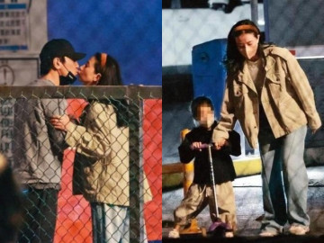 Giáp Tết, "Chu Chỉ Nhược" hôn ông xã trên phố: Hạnh phúc đơn giản chỉ là ở bên nhau