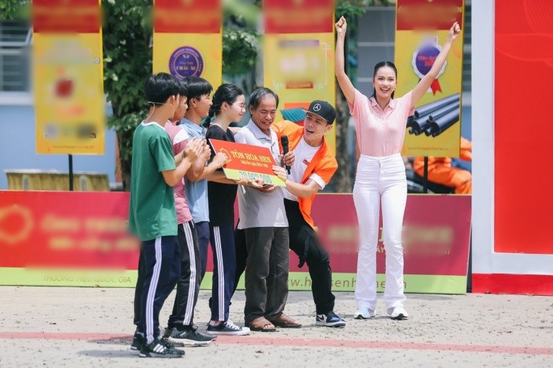 Với ý nghĩa nhân văn cao cả, chương trình Mái ấm gia đình Việt đã lọt vào vòng bầu chọn tại giải Mai Vàng 2022 .