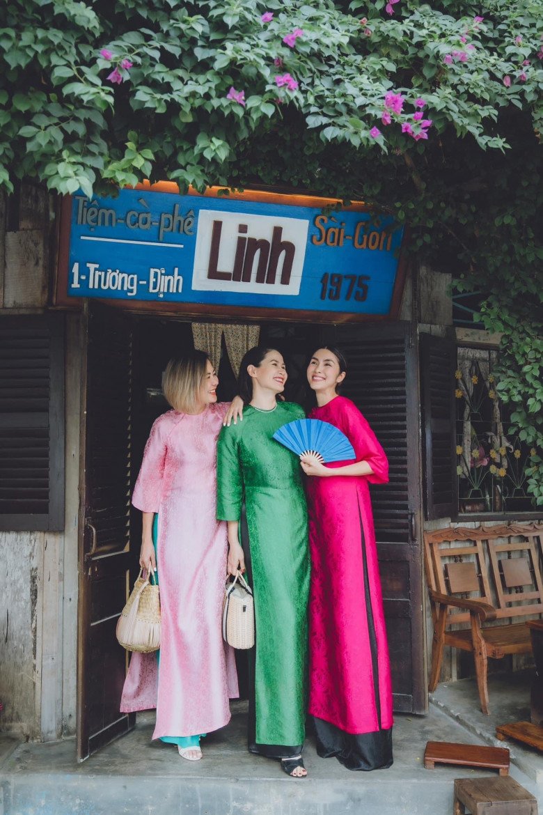 Tăng Thanh Hà diện áo dài cùng hội chị em gái, đeo món phụ kiện giá rẻ được khen hết lời - 8