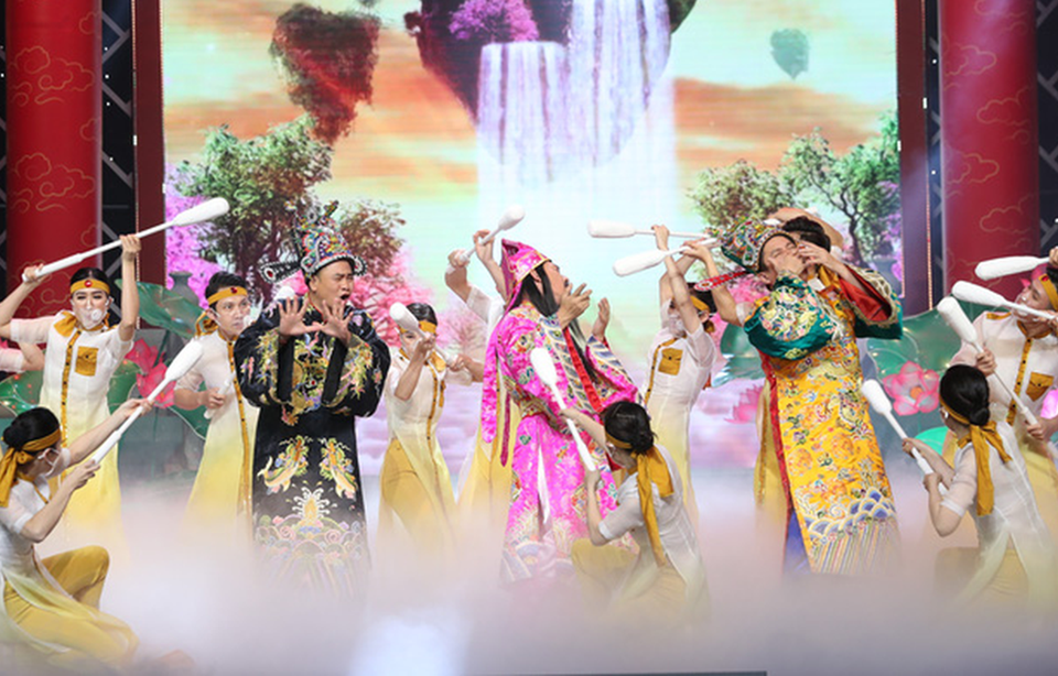 amp;#34;Cá mậpamp;#34;, amp;#34;sao kêamp;#34; và 1001 câu nói gây amp;#34;sốtamp;#34; trong Táo Quân - 1