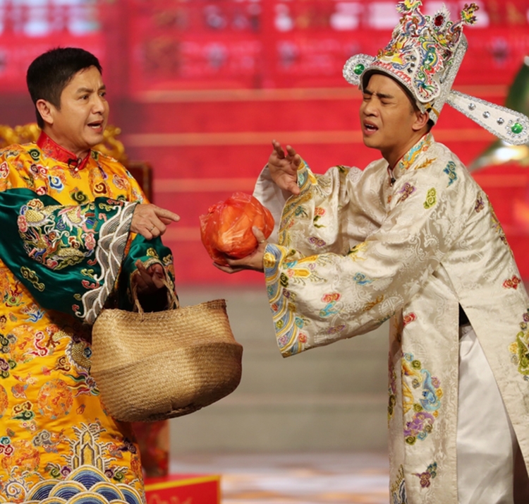 Trào lưu Bánh mỳ là thực phẩm thiết yếu hả? từng gây xôn xao mạng xã hội thời điểm dịch bệnh cũng được đưa lên sân khấu.