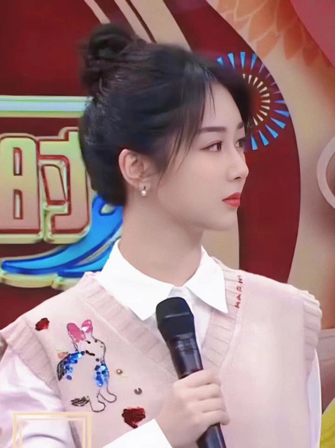 Dương Tử ăn diện đơn giản trong chương trình của Xuân Vãn.