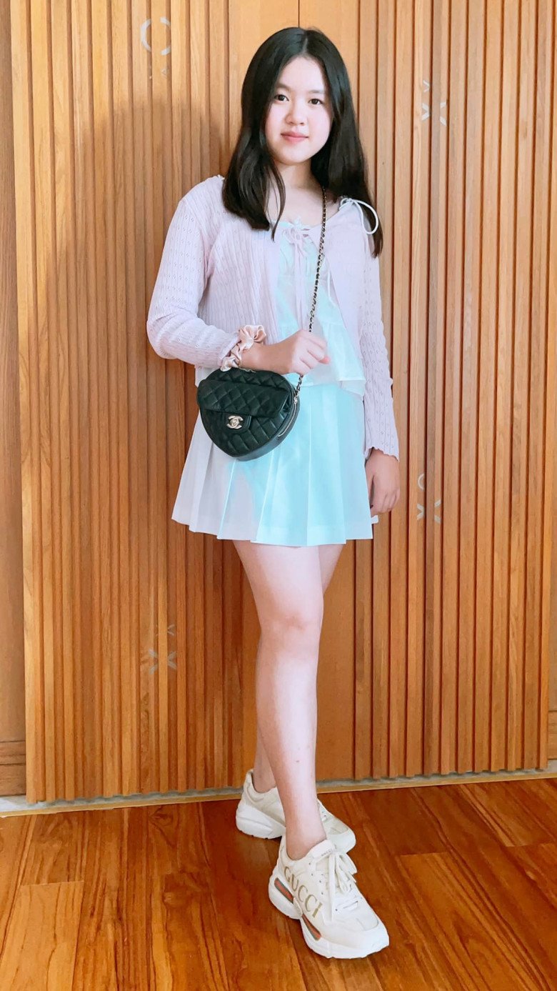 13 tuổi có nhà 200 tỷ, con gái Hoa hậu Phương Lê chỉ diện áo dài trắng giản dị du Xuân - 5