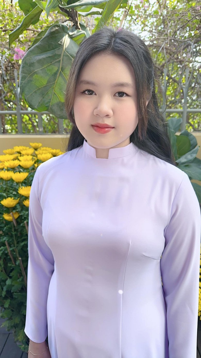 13 tuổi có nhà 200 tỷ, con gái Hoa hậu Phương Lê chỉ diện áo dài trắng giản dị du Xuân - 8