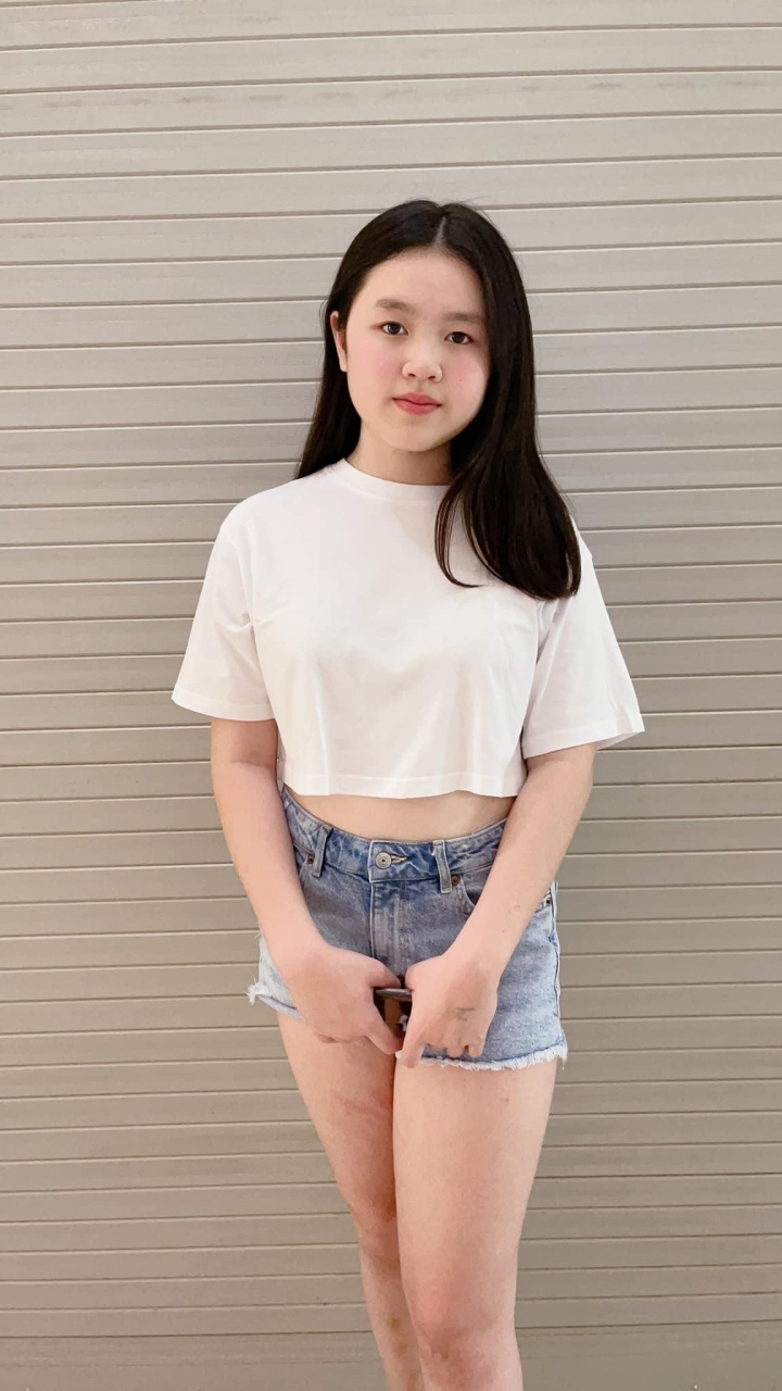 13 tuổi có nhà 200 tỷ, con gái Hoa hậu Phương Lê chỉ diện áo dài trắng giản dị du Xuân - 11