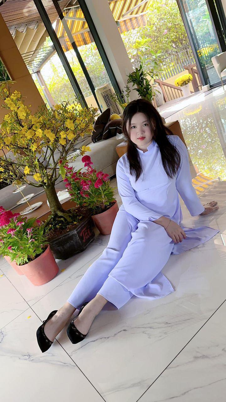 13 tuổi có nhà 200 tỷ, con gái Hoa hậu Phương Lê chỉ diện áo dài trắng giản dị du Xuân - 9