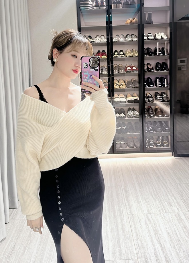 Tết của sao: Dâu mới nhà tỷ phú Johnathan Hạnh Nguyễn khoe ảnh bên bố chồng, Hồng Đăng thắm thiết ôm vợ con - 13