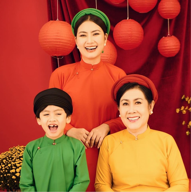 Tết của sao: Dâu mới nhà tỷ phú Johnathan Hạnh Nguyễn khoe ảnh bên bố chồng, Hồng Đăng thắm thiết ôm vợ con - 18