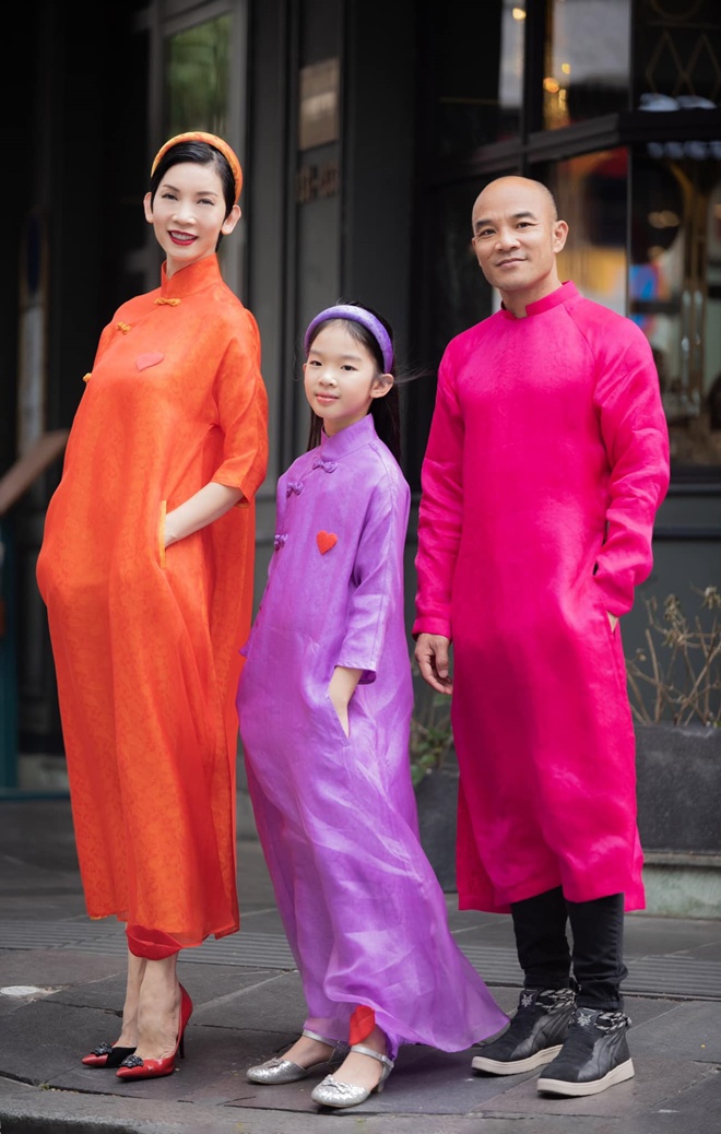 Tết của sao: Dâu mới nhà tỷ phú Johnathan Hạnh Nguyễn khoe ảnh bên bố chồng, Hồng Đăng thắm thiết ôm vợ con - 17