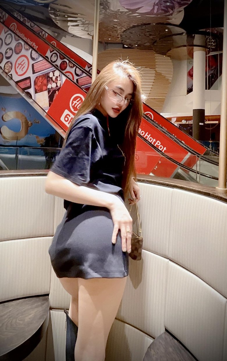 Vẻ gợi cảm của 9X Hà Tĩnh có đôi lúc còn chẳng cần phải diện nội y hay áo tắm mini.