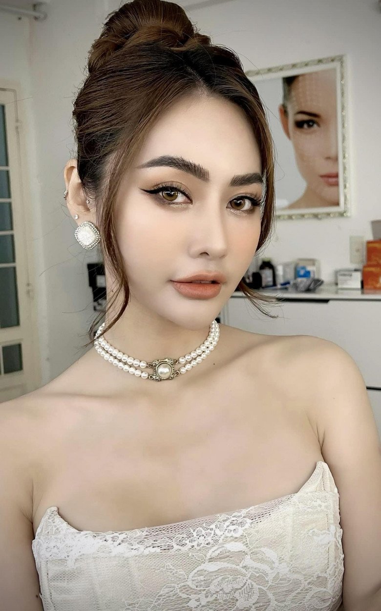 Cô nàng sau nhiều năm rút lui khỏi showbiz và tập trung kinh doanh đã biến đổi nhan sắc không ít.