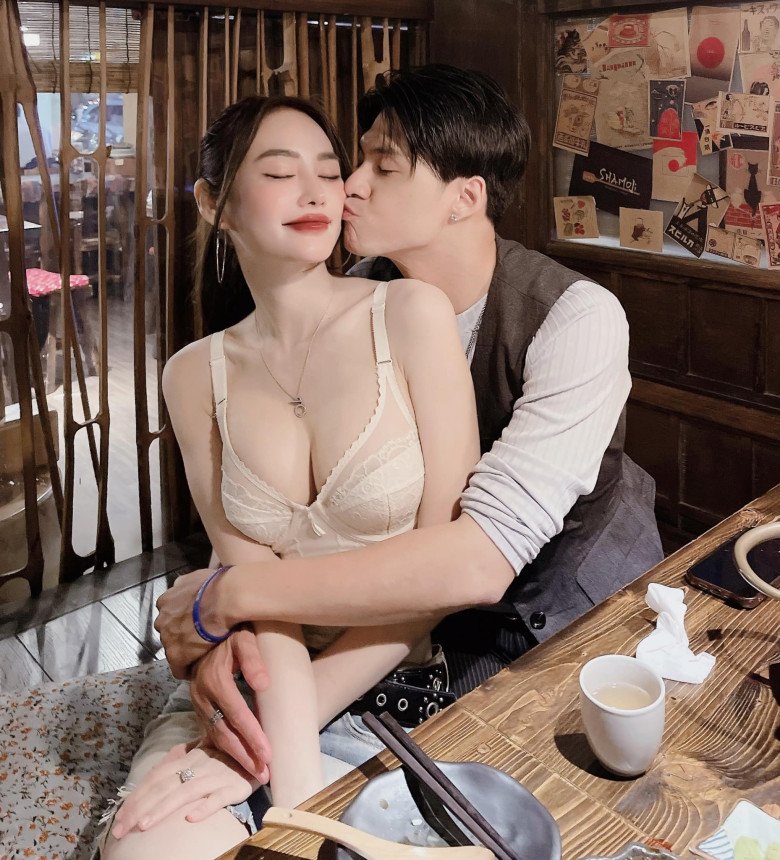 Bà xã của Lâm Vinh Hải gợi cảm tuyệt đối trong từng tấm hình chụp đời thường. Tuy không còn hoạt động nghệ thuật nhưng phong cách lẫn sắc vóc của nữ người mẫu vẫn chuẩn chỉnh.