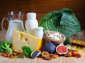 Bổ sung canxi bằng thực phẩm hay bằng thuốc tốt hơn? Những thực phẩm nào giàu canxi?