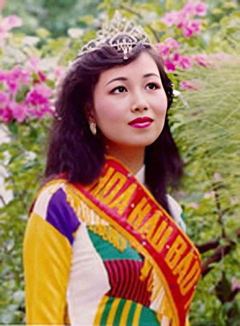 Hoa hậu Việt Nam đầu tiên lấy chồng Ấn, 39 tuổi vẫn thi thế giới, tuổi 54 tóc tai amp;#34;cháyamp;#34; hơn con - 1