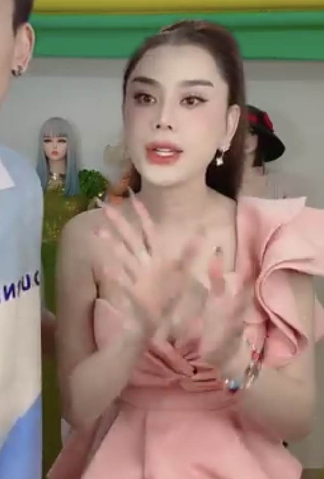 Lần đầu livestream nói chuyện sau 6 tháng, giọng nói mới của Lâm Khánh Chi khiến dân tình thích thú.