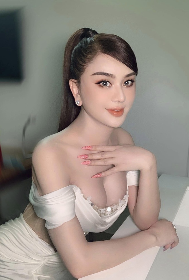 Ở tuổi U50, Lâm Khánh Chi sở hữu sắc vóc khiến nhiều người ngưỡng mộ.