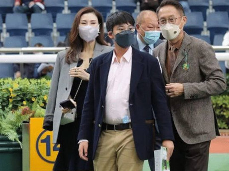 Ngôi sao 24/7: Con trai Hoa hậu đẹp nhất lịch sử 11 tuổi đã cao ngang ngửa mẹ nhưng bụng phệ hơn bố