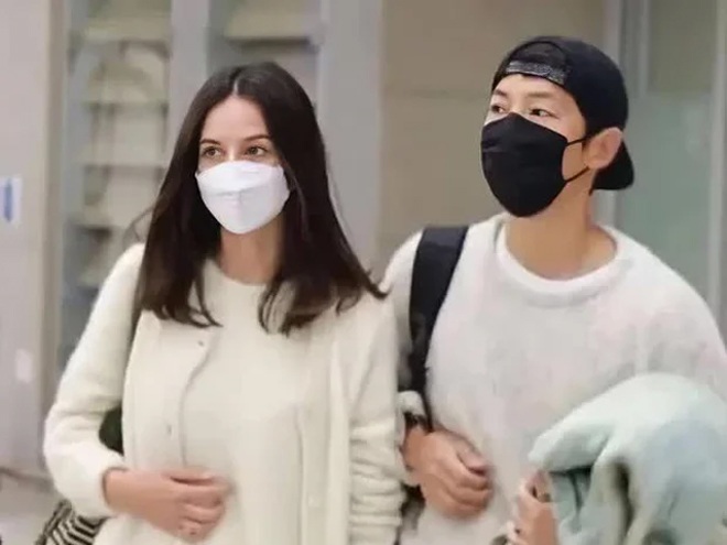 Bà xã của Song Joong Ki hiện đang mang thai. 