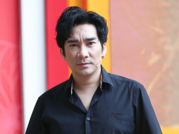 Đại gia sưu tầm sổ đỏ của Vbiz lần đầu tiết lộ bố và anh trai qua đời cùng một lý do, chị gái cũng bị bệnh