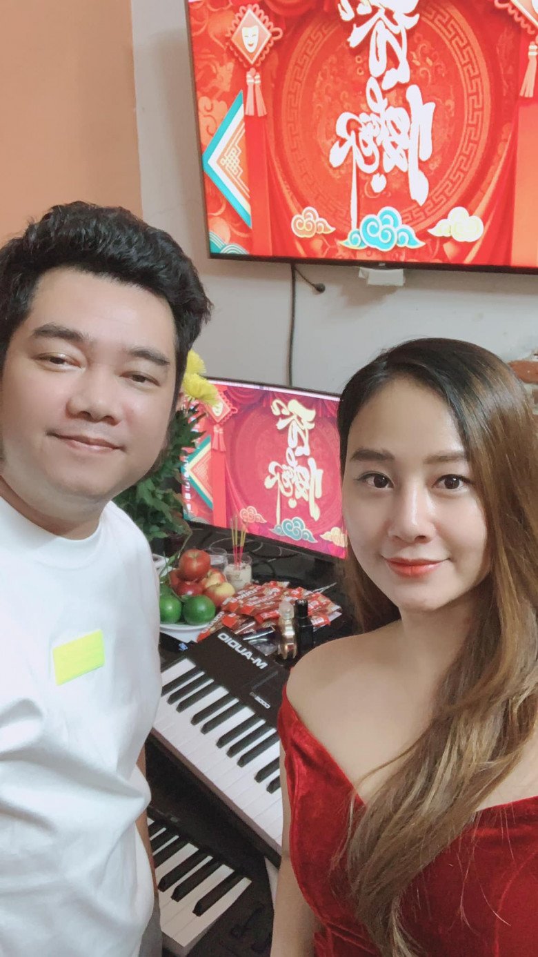 Hà Thúy Anh: “Người khen mình xinh ngay cả khi không trang điểm thì đó là chồng mình”.