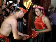 Tin tức - Cặp vợ chồng được chọn làm lễ "tình phộc" trong miếu Đụ Đị: 8 năm làm "chuyện ấy" mà vẫn hồi hộp như lần đầu