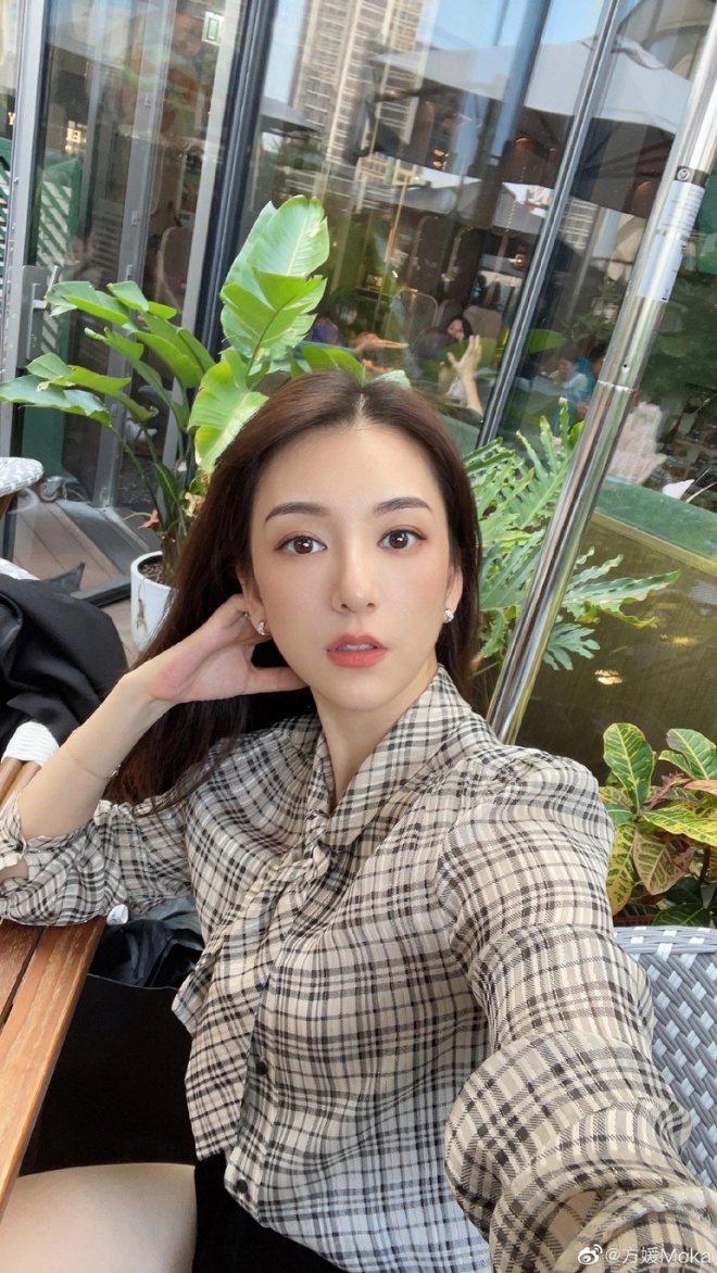 Cô vợ bị chê ăn bám giờ là KOL hàng đầu của Hong Kong.