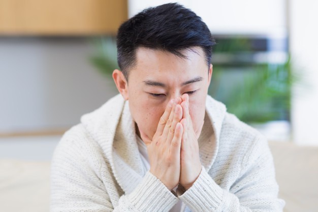 Dù đã thuê người nhưng tôi vẫn muốn tự tay chăm sóc vợ thêm để cô ấy khỏi tủi thân. (Ảnh minh họa)