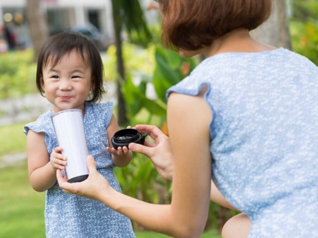 Con nhẹ cân, mẹ chọn loại sữa này cho uống để cải thiện, BS cảnh báo sai lầm và tiết lộ bí quyết chọn sữa chuẩn