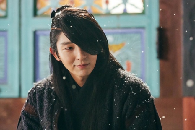 Chàng Tứ hoàng tử chẳng chịu tìm nàng Nhược Hy ngoài đời thực.