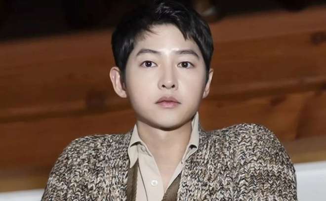 Đời tư của Song Joong Ki đang được báo chí đặc biệt quan tâm.