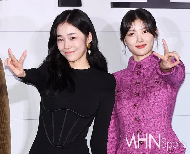 Roh Yoon Seo mới hợp tác với Kim Yoo Jung và trở nên thân thiết.