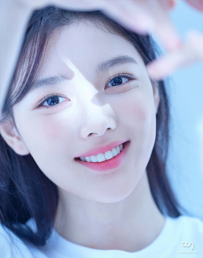 Cô bé năm nào giờ đã lớn và xinh đẹp, rạng rỡ như thế này.