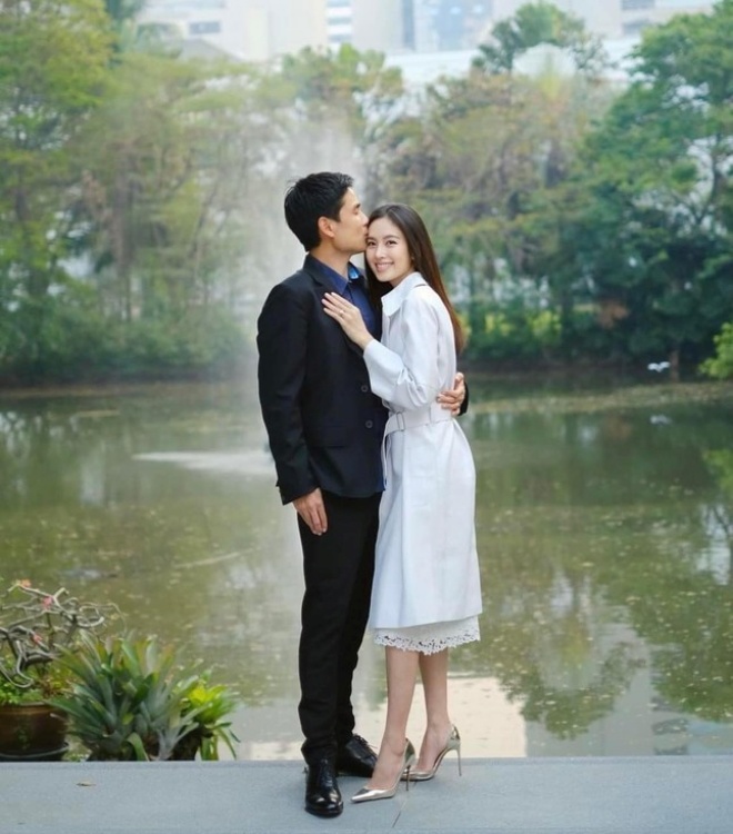Ông xã của cô là một người thừa kế của tập đoàn lớn.
