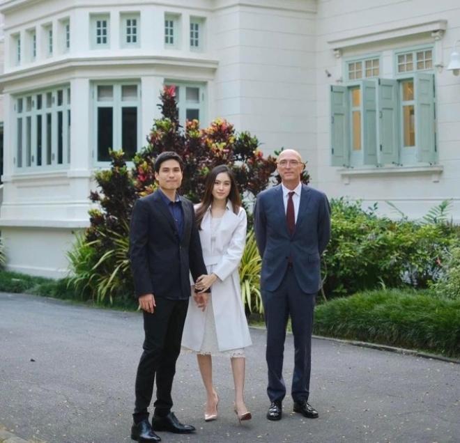 Gia đình cũng ủng hộ cho cuộc hôn nhân của Nong Poy và Oak.