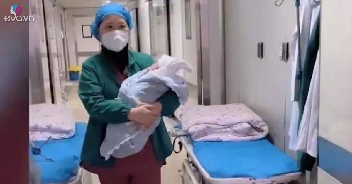 Sau ca mổ đẻ, y tá bế em bé ra trao cho người nhà thì phải sốc nặng ...