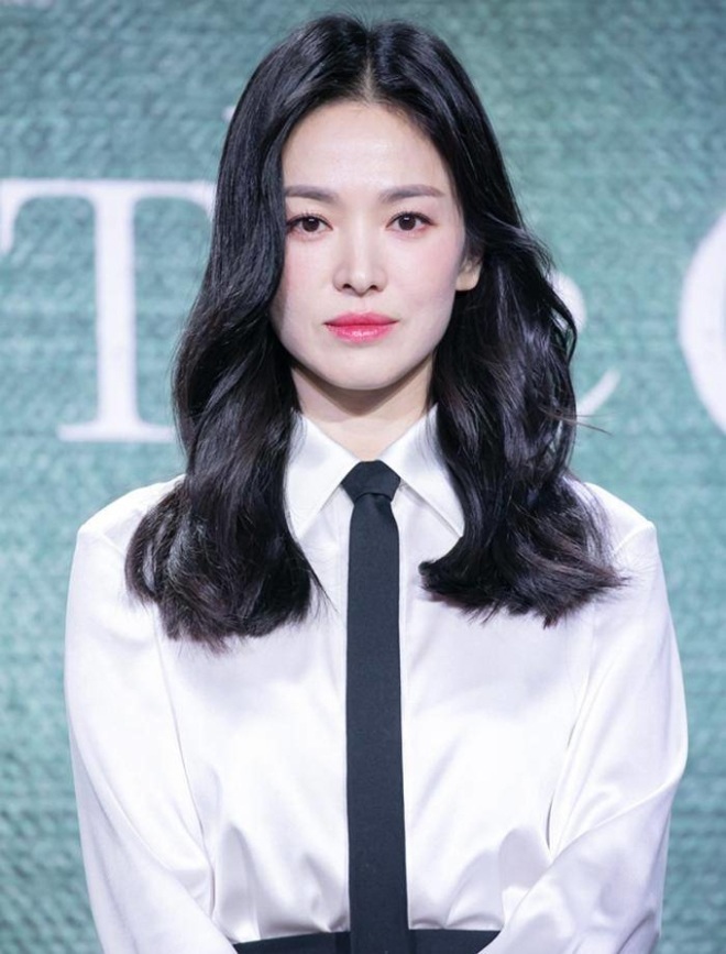 Song Hye Kyo khá hạn chế hoạt động xã hội sau tin hỷ của chồng cũ.