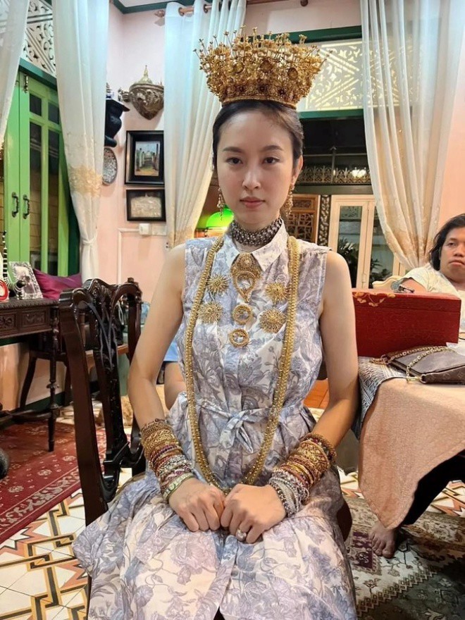 Vương miện mà cô sẽ đeo trong ngày cưới.