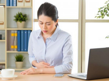 Phụ nữ văn phòng ăn trưa xong thường làm một việc, bác sĩ cảnh báo đó là “tử huyệt” khiến dạ dày kêu cứu