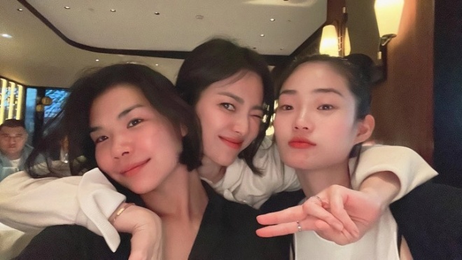 Lúc đó, cô còn để tóc ngắn.