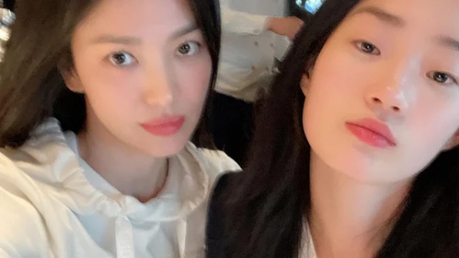 Nhiều người khen ngợi nhan sắc của Song Hye Kyo với làn da căng mịn.