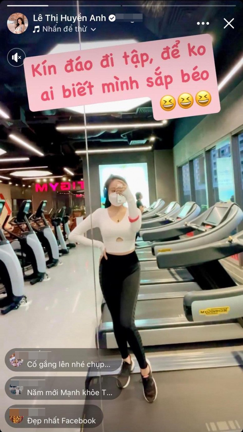 Bà Tưng còn khiêm tốn hé lộ lên story việc trở lại phòng gym. Cô cho rằng, mình phải mặc đồ tập dài tay, dài chân để che giấu đi body mũm mĩm. Có phải bà Tưng đã quá khiêm tốn rồi không?