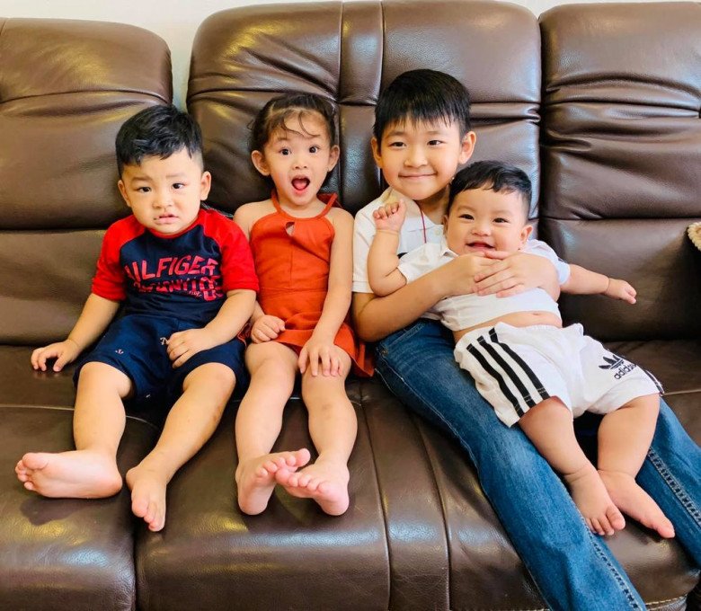 Bé Kid sống chủ yếu với mẹ, thỉnh thoảng được bố đón qua nhà riêng chơi cùng các em. Dù vậy, cậu nhóc vẫn trở thành một phần không thể thiếu trong gia đình Hải Băng - Thành Đạt.