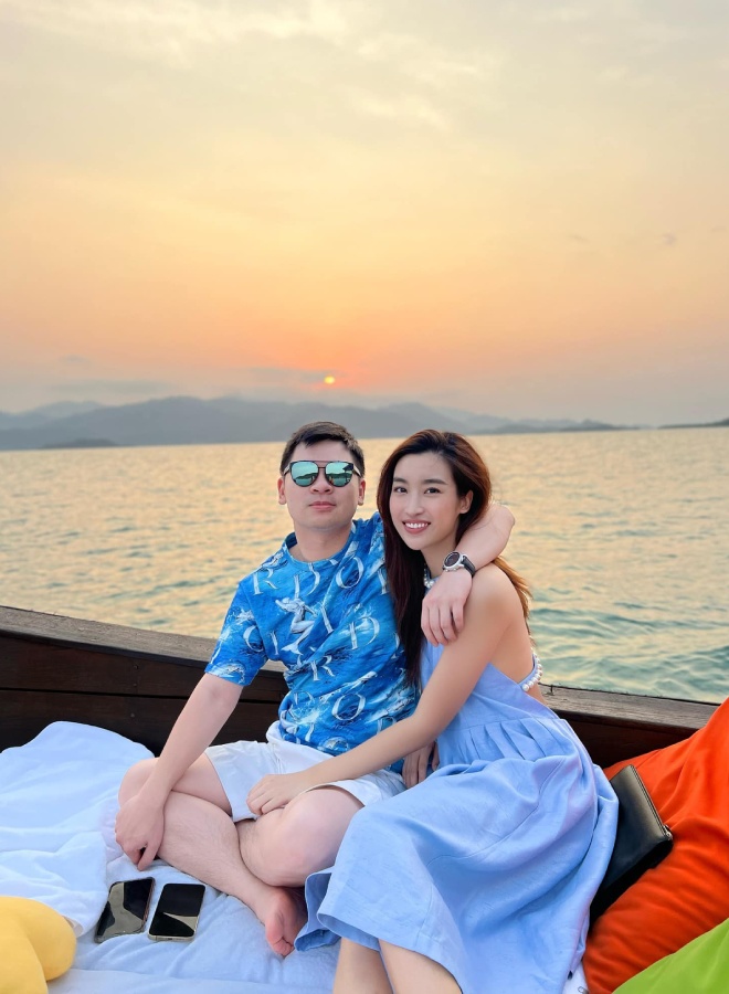 Vòng eo nàng Hậu trong bức ảnh chúc mừng sinh nhật chồng cũng được dân tình đưa vào tầm ngắm.